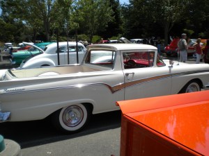 It looks like an El Camino, doesn't it?  It really does.  It's based off of the full-size Fairlane, so it's cheap to insure.  Ah, loopholes...