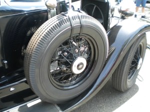 Wanna know why tires aren't made like this anymore?  Because they don't offer much grip, but they offer looks.  
